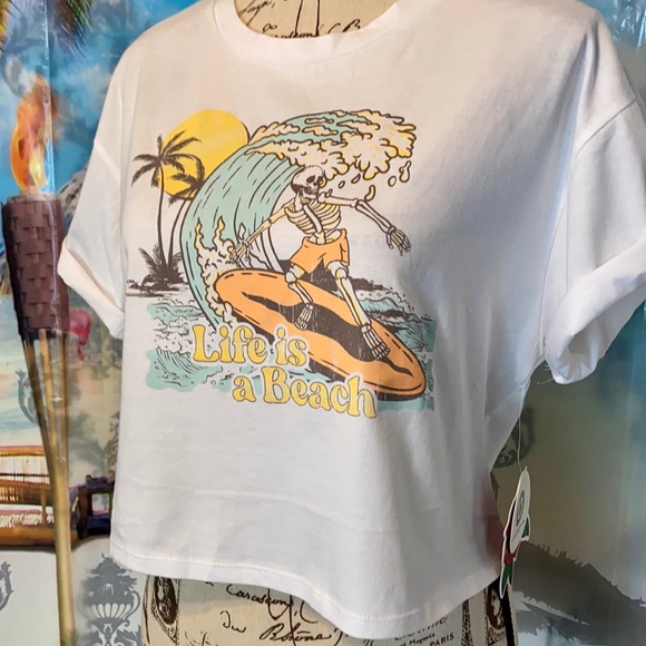 π NWT! Life Is A Beach Skeleton Surfer Half Shirt - Picture 2 of 7
